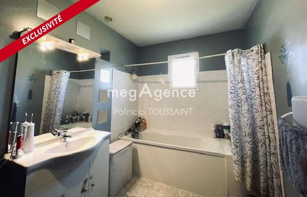 Bathrooms - Traditional House with Pool in Fonsorbes
