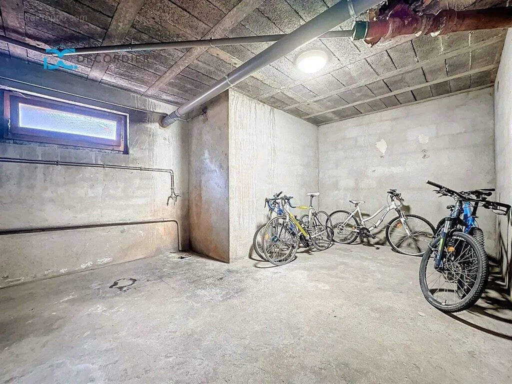Garage - Appartement T3 avec Balcon à Thonon-les-Bains