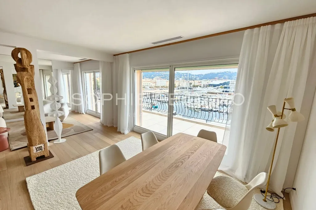 Dining Room - Renovated Penthouse with Sea View in Cannes