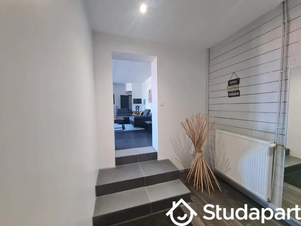 Entrée - Appartement Meublé avec Terrasse à Proximité