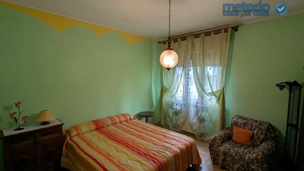 Bedrooms - Villa with Workshop and Apartments in Gavello