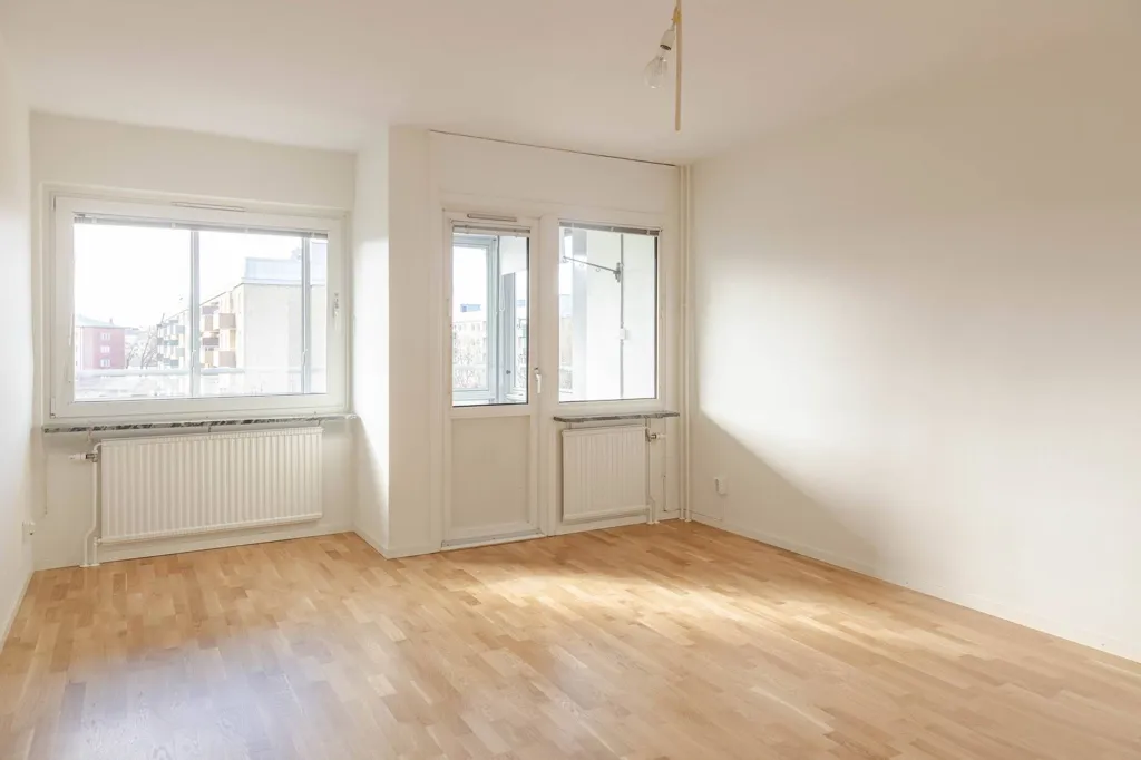 Modern Flat with South-Facing Balcony in Norr