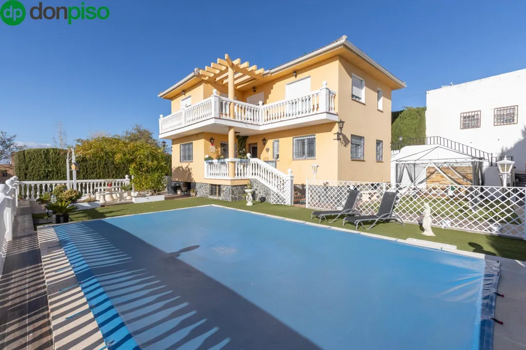 Piscine - Chalet with Private Pool in Calle del Abedul