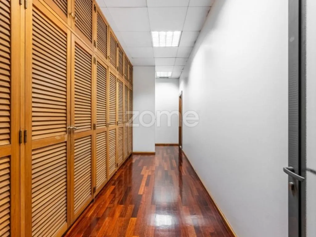 Esik - Corporate Office with South Terrace in Maia