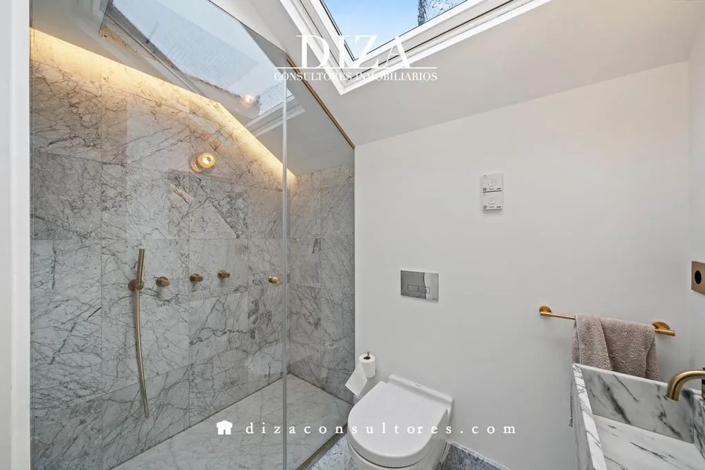 Salles de bain - Luxury Penthouse with Pool in Madrid