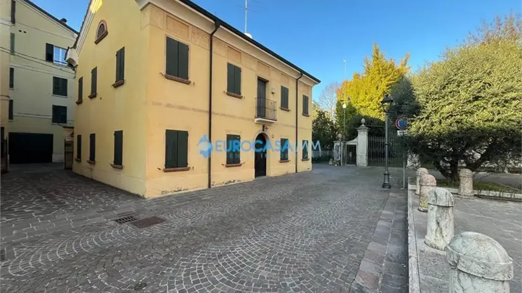 Exterior - Villa with Private Garden in Rolo Historic Centre