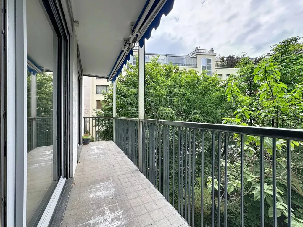 Balcon - Appartement de 3 Pièces à Rénover avec Balcon à Paris 16ᵉ