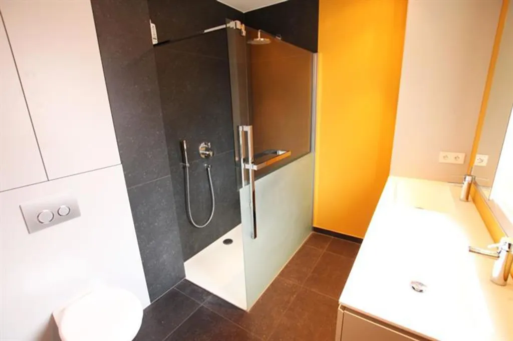 Salles de bain - Duplex avec Terrasse à Heverlee, Près de Leuven