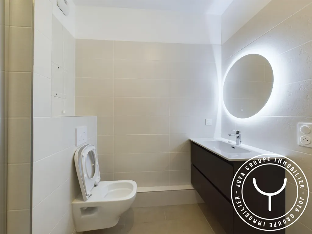 Vannitoad - Duplex Flat with Terrace in Clichy