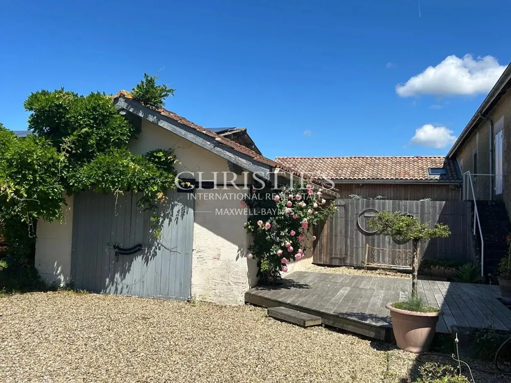 Aed - Vineyard Estate with Winery in Bordeaux