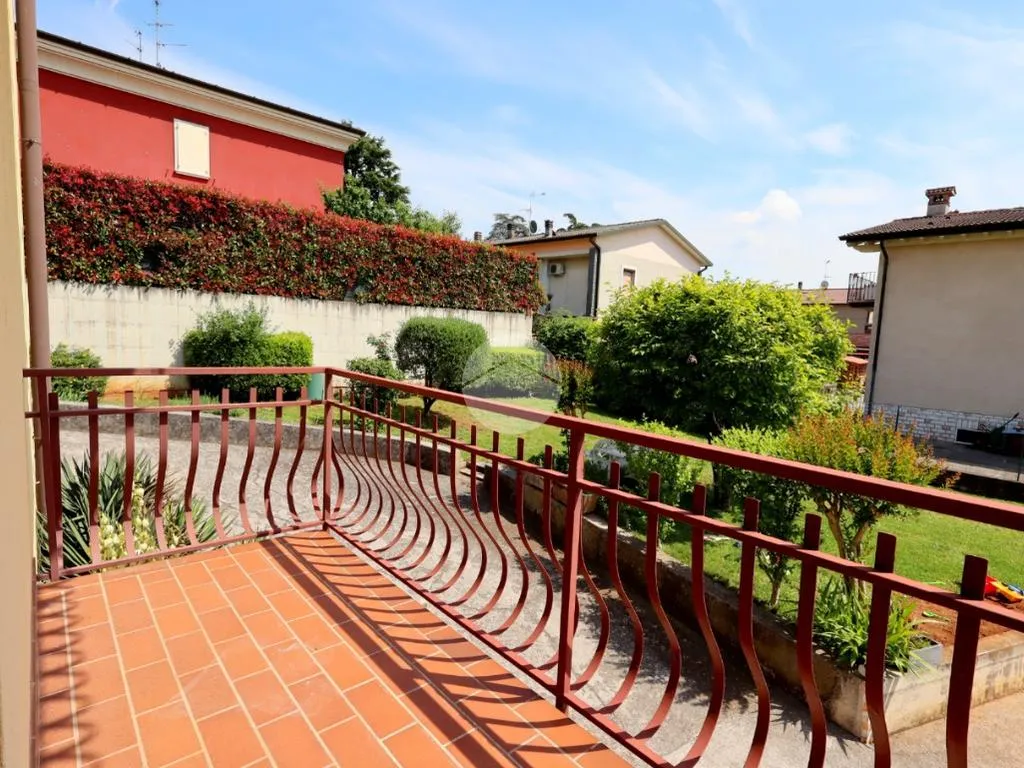 Rõdu - Spacious 3-Bedroom Flat in Castenedolo