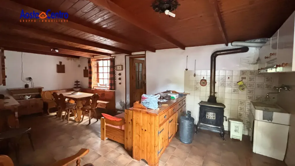 Söögituba - Rustic Casale with Terrace in Vernosse, Oyace