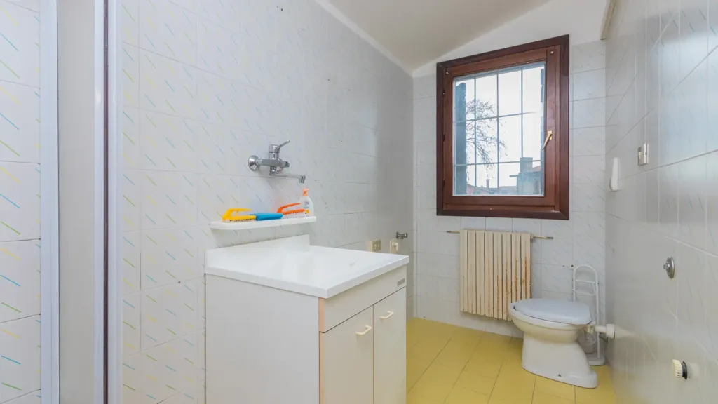 Salles de bain - Two-Level Apartment with Garage in Spresiano