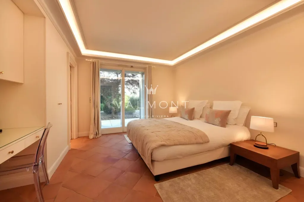 Magamistoad - Renovated Villa with Private Beach Access in Cap d'Antibes