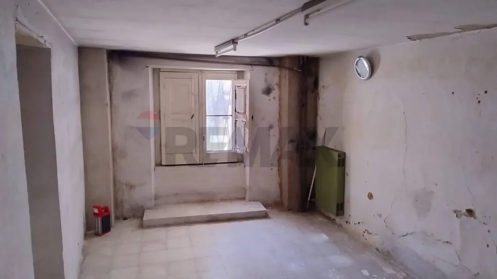 Toad - Commercial Property with Three Floors in Enna Alta