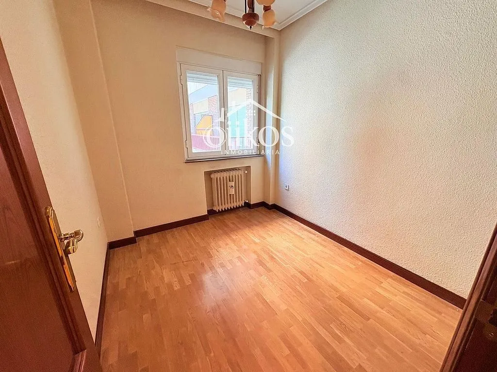 Toad - Apartment with Garage in Salesas