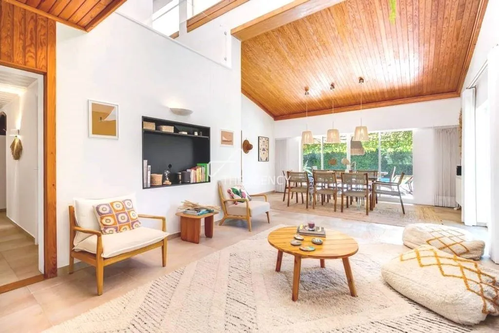 Living Room - Luxury Villa with Pool in Charneca de Caparica