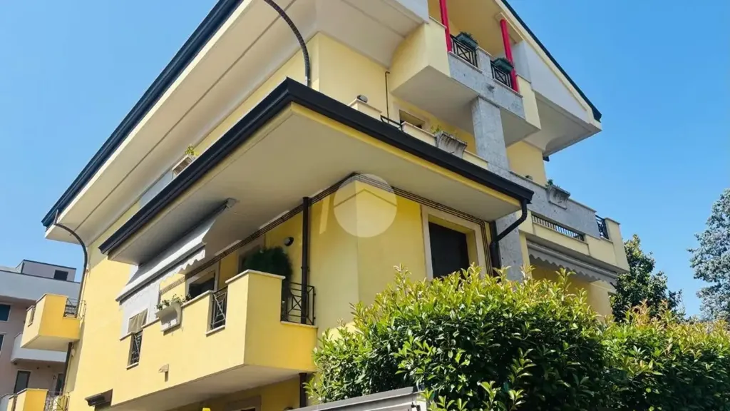 Extérieur - Three-Bedroom Apartment with Terraces in Monza