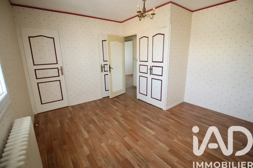 Chambres - Maison avec Jardin Arboré et Balcon à Proximité
