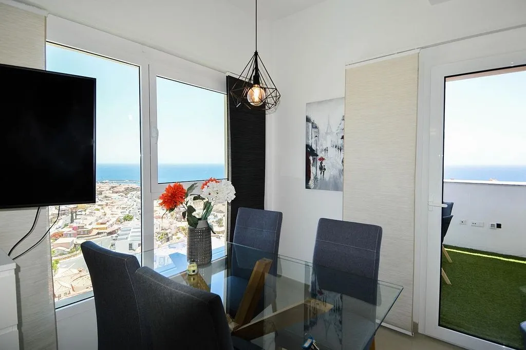 Penthouse with Sea View in Loma Dos