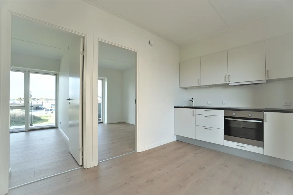 Cuisine - 2-Bedroom Apartment with Balcony in Tranbjerg