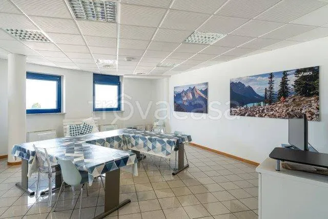 Bureau - Industrial Building with Showroom in Cuneo