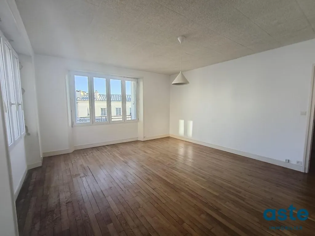 Rooms - 3-Bedroom Apartment with Potential in Brest's Triangle d'Or