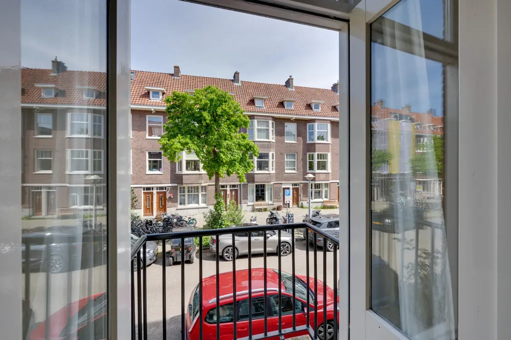 Rõdu - Charming Two-Bedroom Apartment with Balconies in Amsterdam