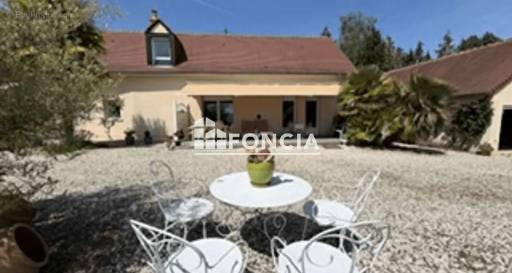 Terrass - Charming Longère with Garden in Mansigne