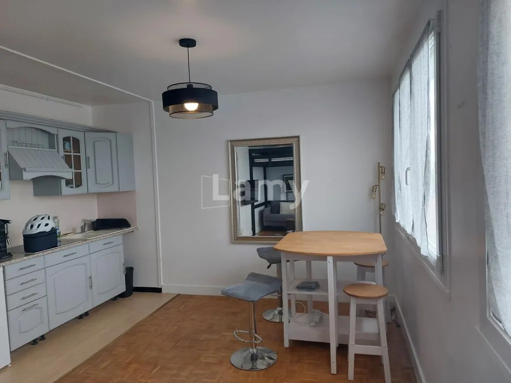 Cuisine - Studio Meublé au 5e Étage à Jean-Jaurès