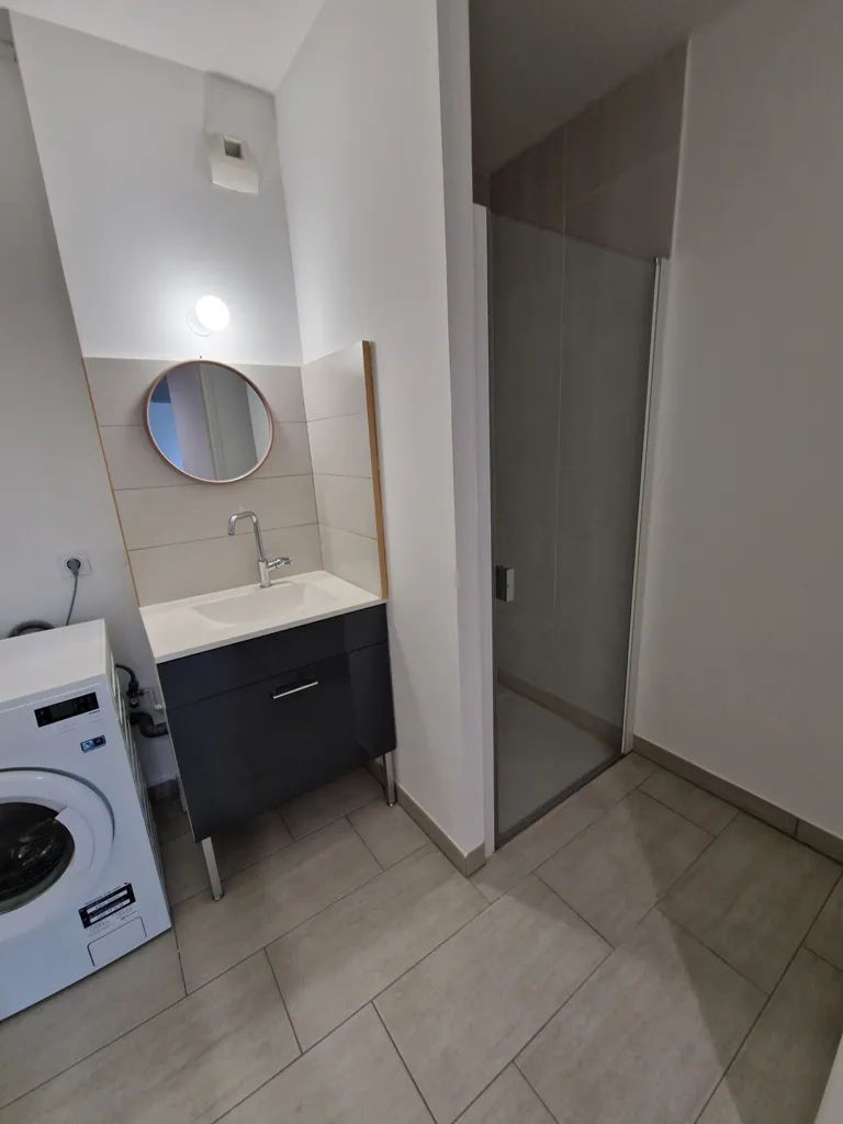 Bathrooms - 2-Bedroom Apartment with Parking in Amiens