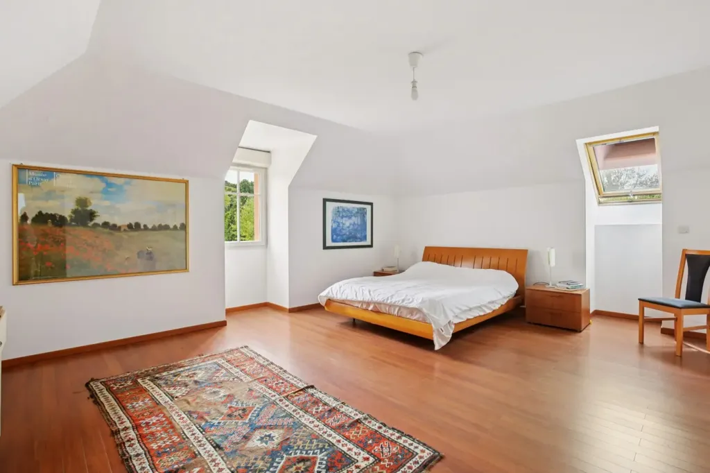 Bedrooms - Prestigious House with Pool in Chambourcy