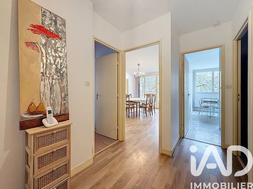 Hallway - Second Floor Flat with Park View in Limoges