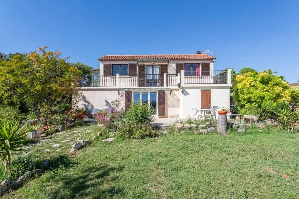 Exterior - Spacious Villa with Terraces in Allauch