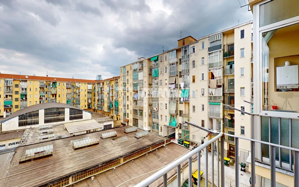 Balcony - Bright Two-Bedroom Apartment with Balcony in Turin