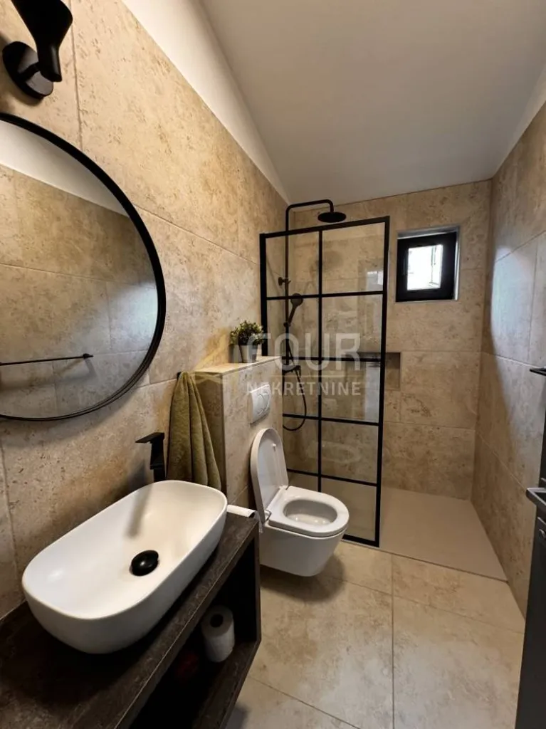 Bathrooms - Luxury Villa with Infinity Pool in Pazin