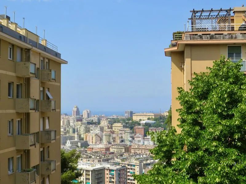 Rõdu - Apartment with Partial Sea View in Genoa