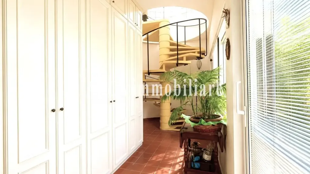 Hallway - Rustic Villa with Garden in Pietrasanta