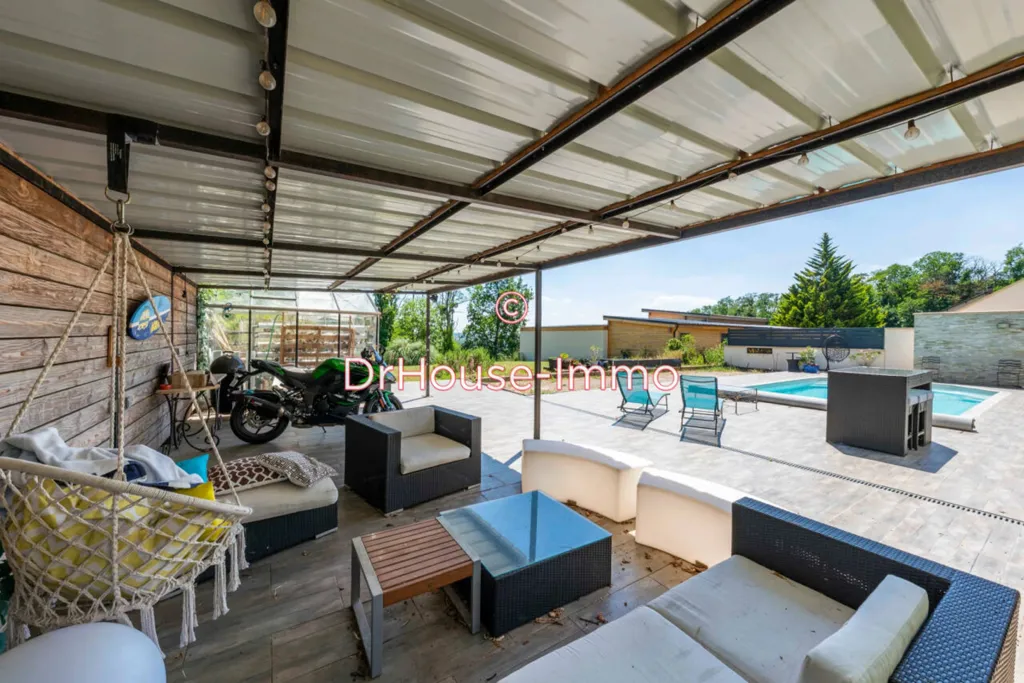 Terrasse - Maison Familiale avec Piscine à Linas