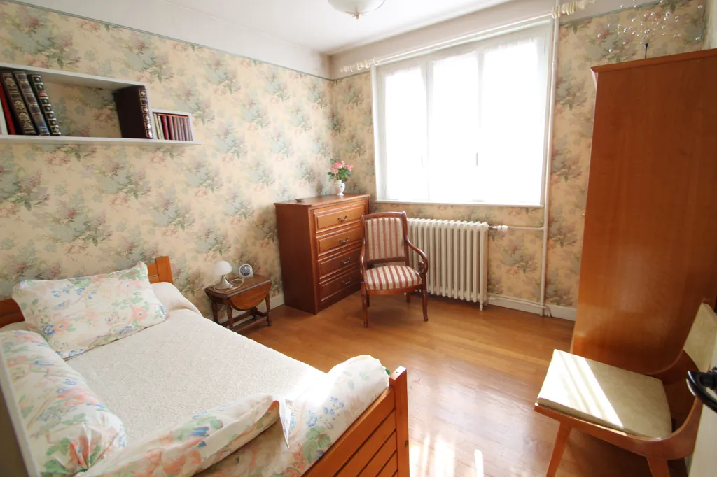 Chambres - Maison de Ville avec Jardin à Bourbon-Lancy