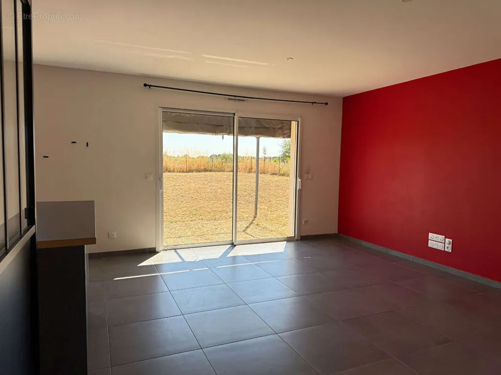 Rooms - Contemporary Flat with Balcony in Ligugé