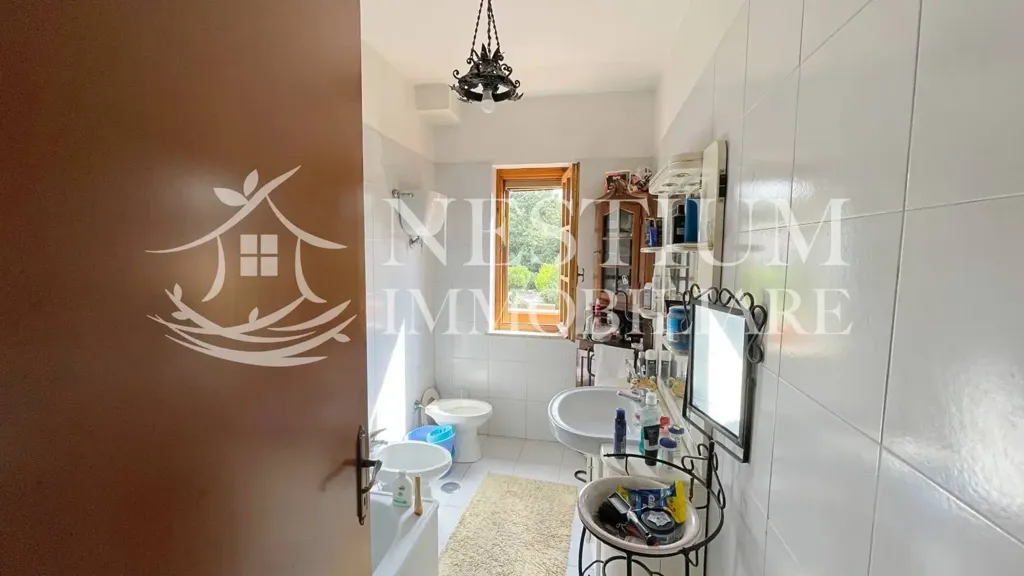 Salles de bain - Angled Villa with Garden in Cerveteri