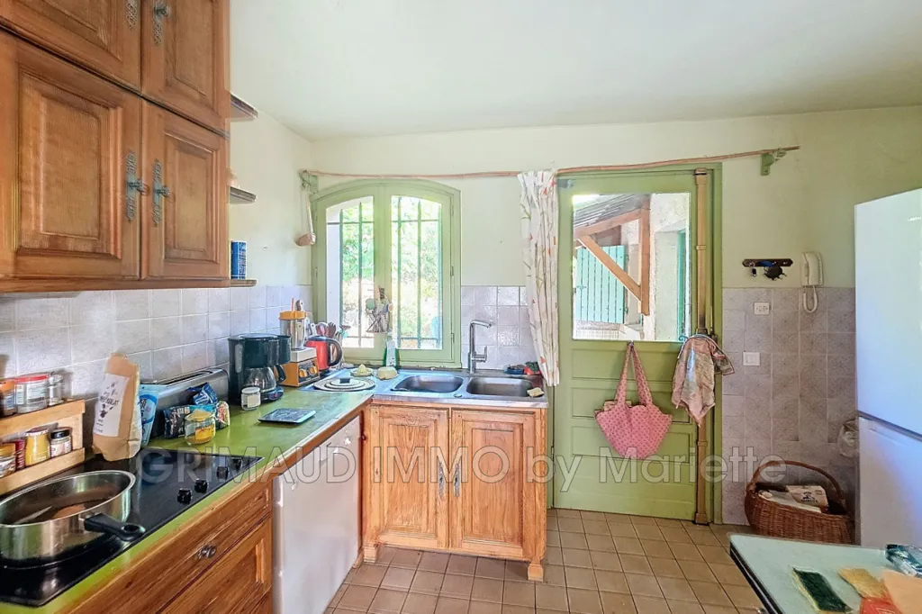Köök - House with Sea View and Pool in Grimaud