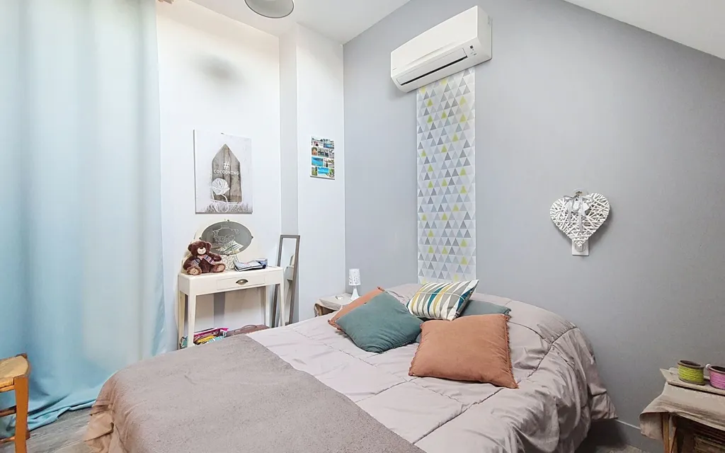 Chambres - Maison Rénovée avec Terrasse à Ingré