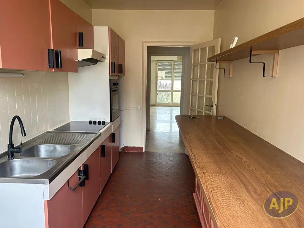 Cuisine - Appartement avec Terrasse et Vue sur la Charente à Saintes