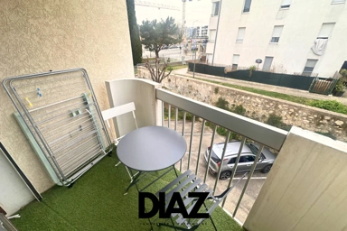 Balcony - Studio with Balcony in Nîmes