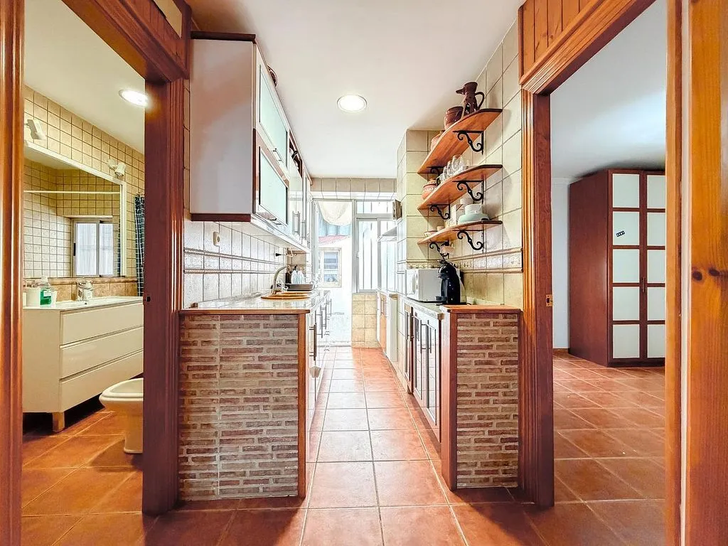 Esik - Ground Floor Flat with Patio in Granada Centre