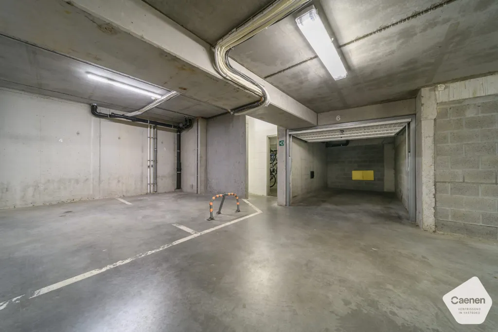 Garage - Studio with Sea View in Central Location