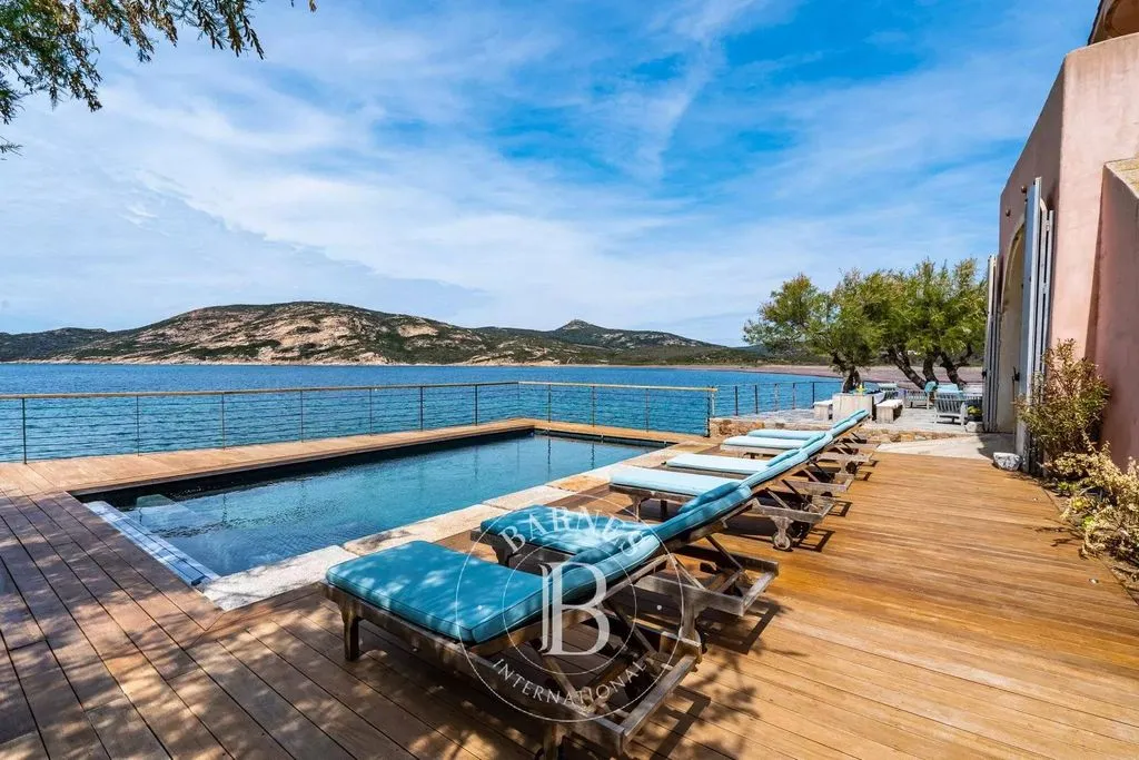 Bassein - Luxury Villa with Helipad near Calvi