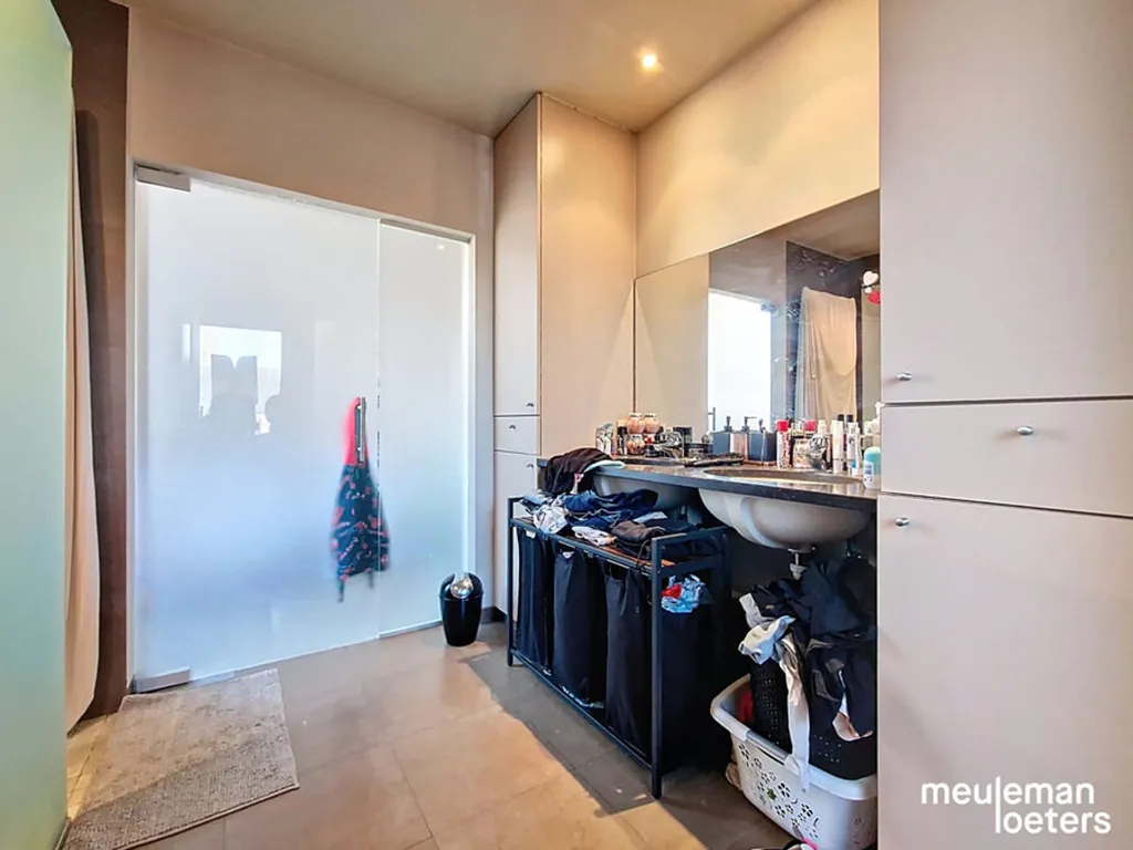 Salles de bain - Duplex Lumineux avec Terrasse au Centre-Ville